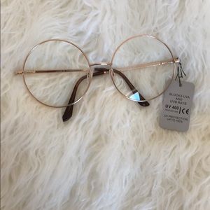 Gold circle frame glasses